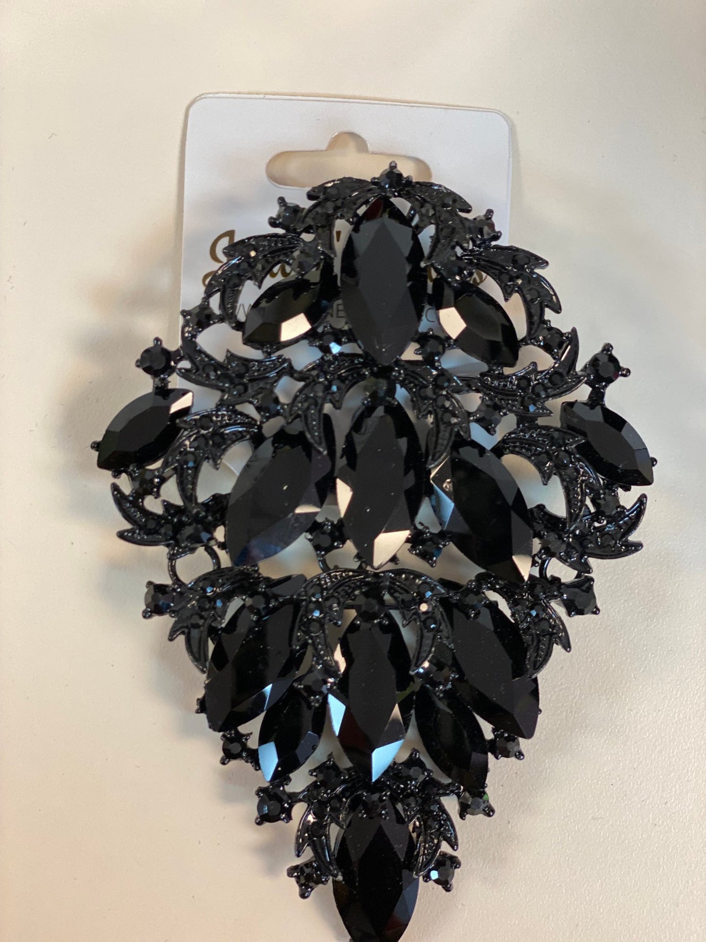 QUEENS BROOCH ONYX